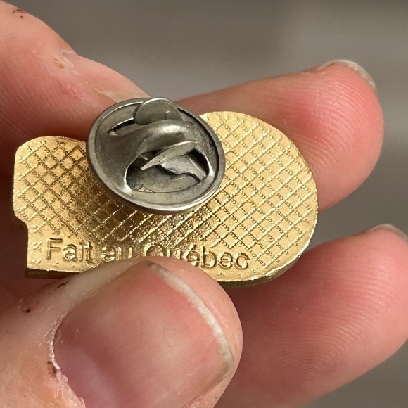 5/$25 Vintage 1983 Quebec bus transportation travel Pin 🚌 - Picture 5 of 7